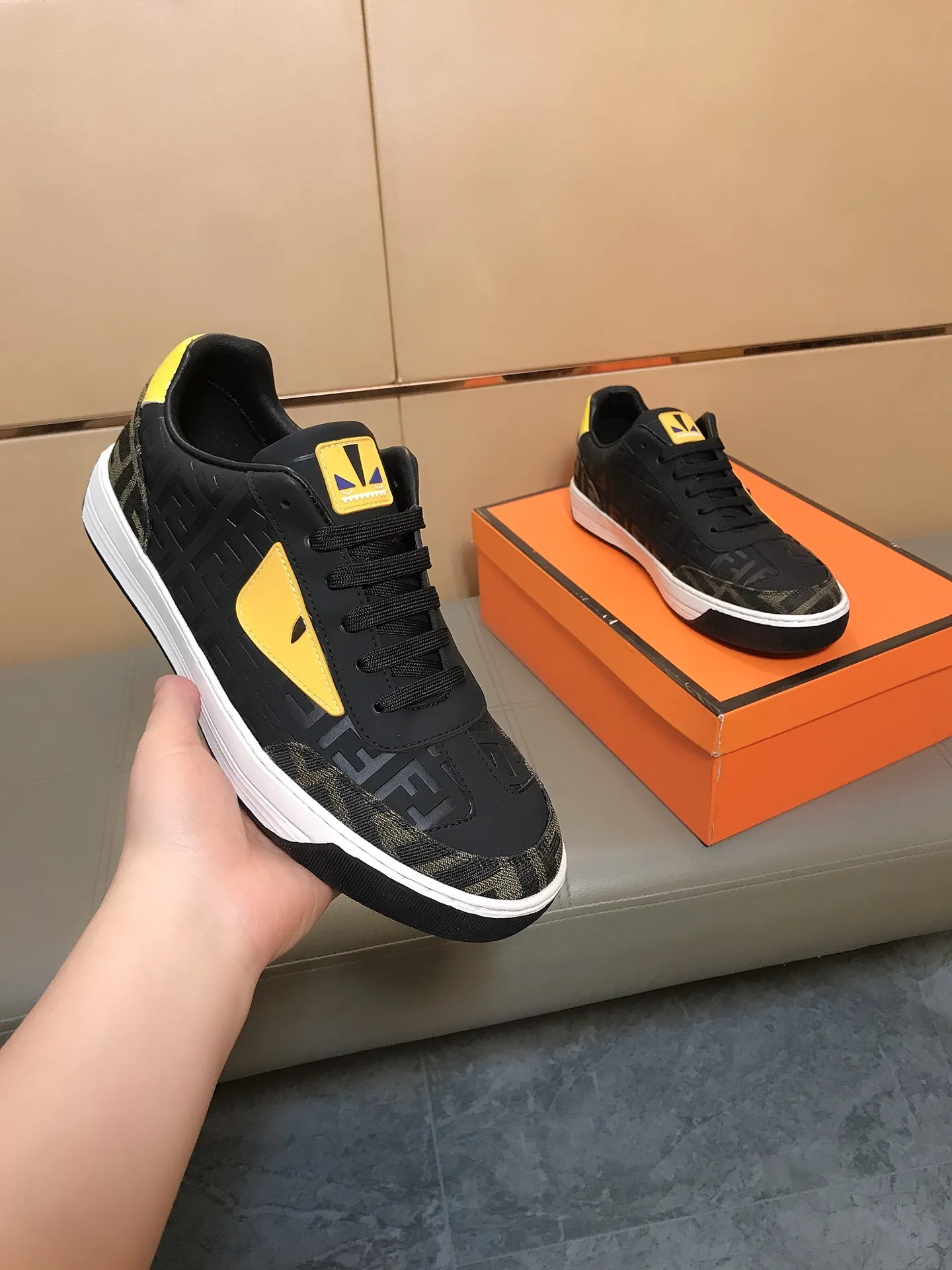 Ex-factory price 400 👟👟💎Fendi [Fendi] men's new high-top casual shoes are on the market 🔥The shoe body is made of brand-specific embossed leather, sheepskin lining, breathable and does not cover the feet! Fashionable casual shoes 🙈Non-slip and wear-resistant outsole👣 Standard size 38-44